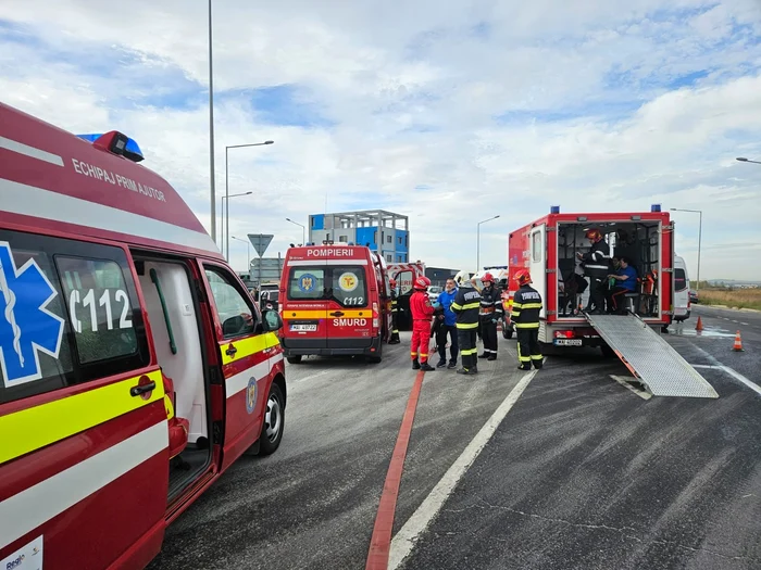Coliziune între două microbuze pentru transport cu 19 victime în municipiul Sibiu Foto ISU Sibiu 