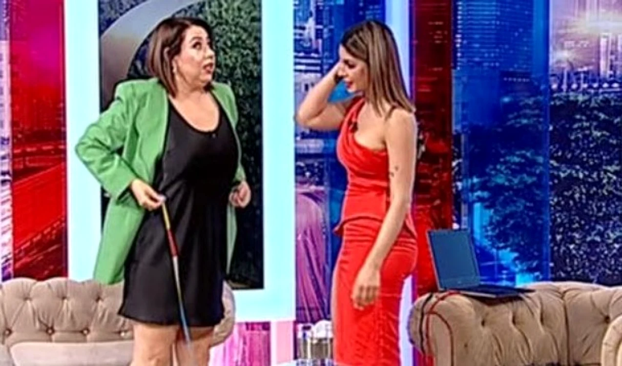 Oana Roman a îmbrăcat în emisiune rochia-furou cu care a făcut furori pe Instagramfoto: Antena Stars