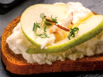 bruschete cu ricotta si pere jpg