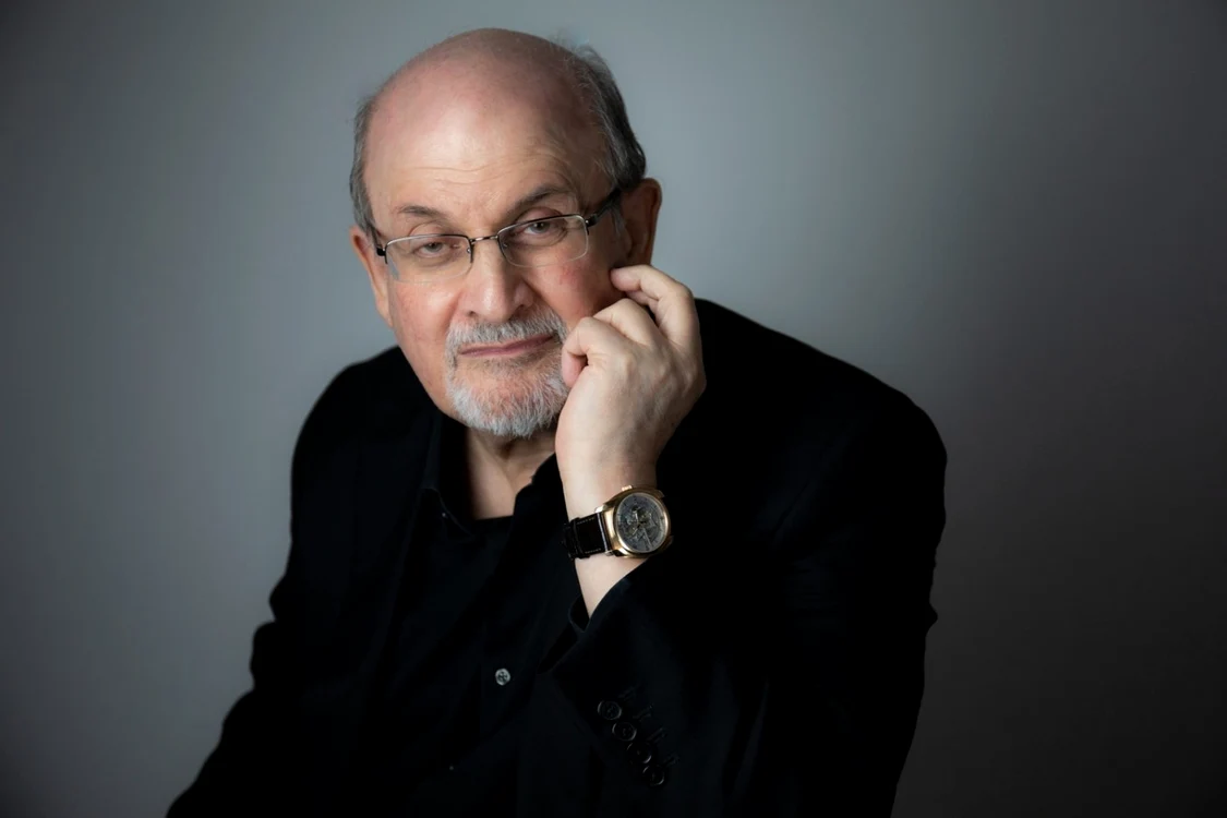 Salman Rushdie a dezvăluit pentru cotidianul The New York Times că primul său newsletter va fi gratuit, dar următoarele vor costa 5 dolari pe lună.
