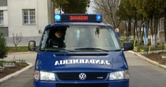 Jandarmii au avut de furcă cu suporterii stelişti