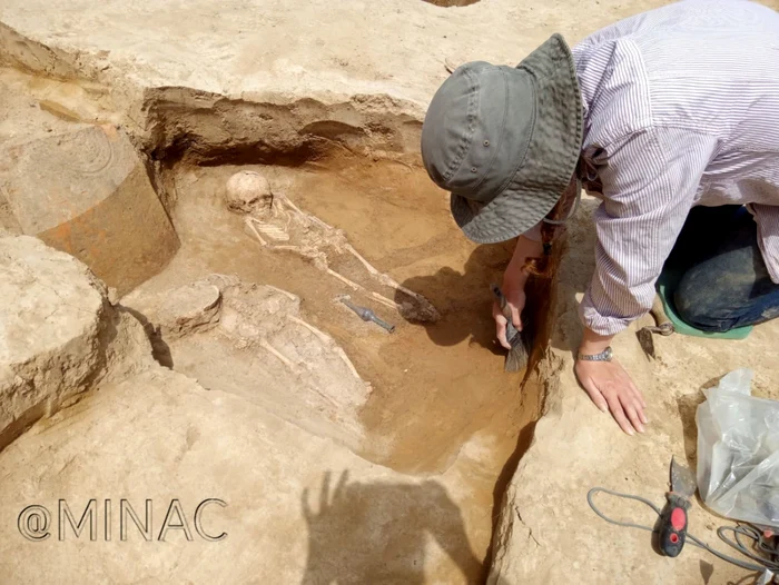 Mormant descoperit de arheologii din constanta foto Muzeul de Arheologie Constanta