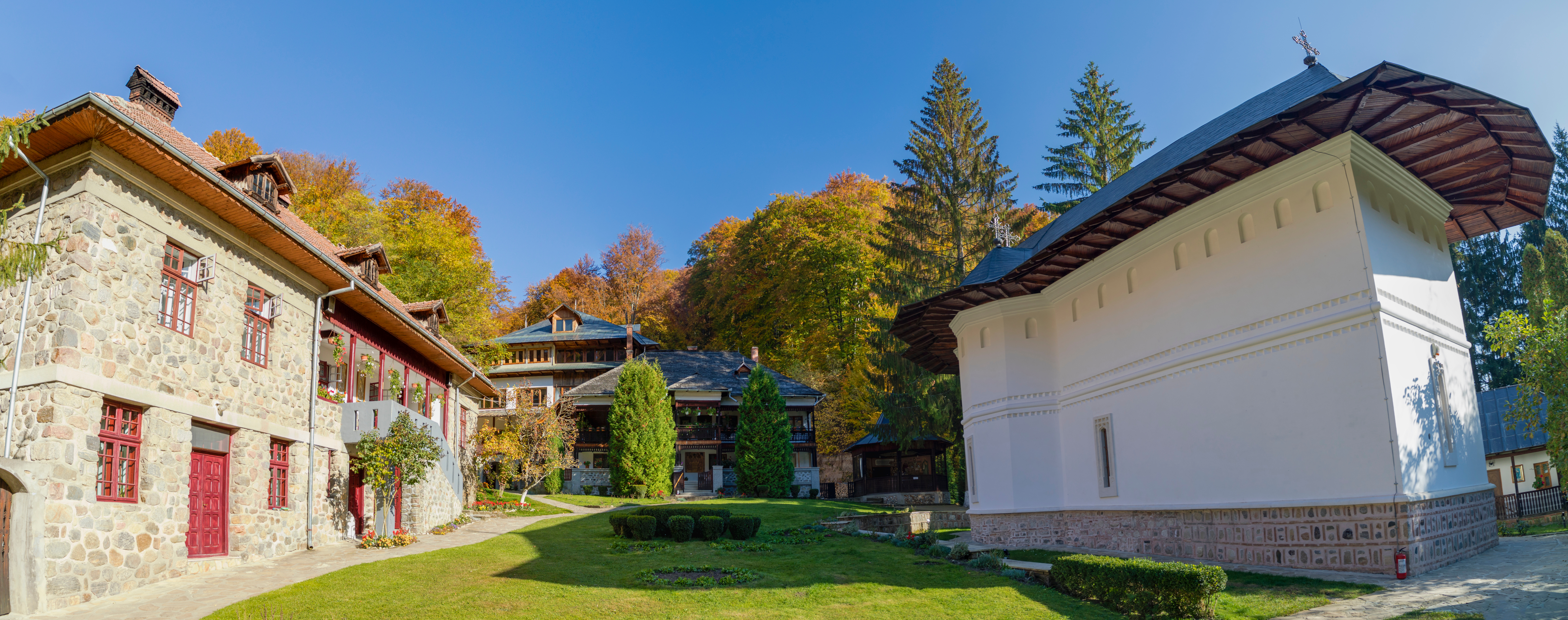 1 manastirea robaia 1212028441 jpg jpeg