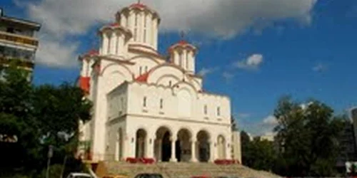Adrian Păunescu este cel mai important ctitor al Catedralei mureşene foto panoramio.ro