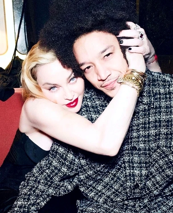 Madonna are o nouă "victimă", Ahlamalik Williams, cu care s-a izolat
