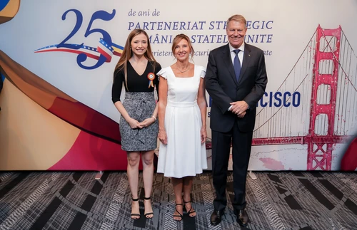 Klaus Iohannis si Carmen Iohannis in alb in America la San Francisco (3) jpg