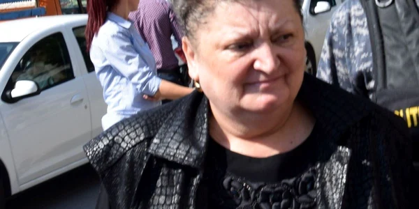 femeie zlatna cec
