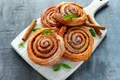 Melci cu scortisoara  Srsa foto shutterstock 587180543 jpg