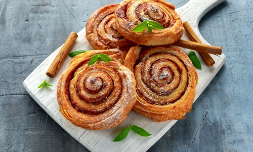 Melci cu scortisoara  Srsa foto shutterstock 587180543 jpg