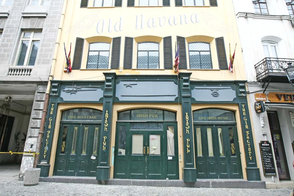 Strada Lipscani. ”Irish Pub” a fost  şi el închis