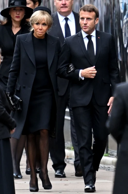 Brigitte si Emmanuel Macron la inmormantarea Reginei Elisabeta (4) jpg