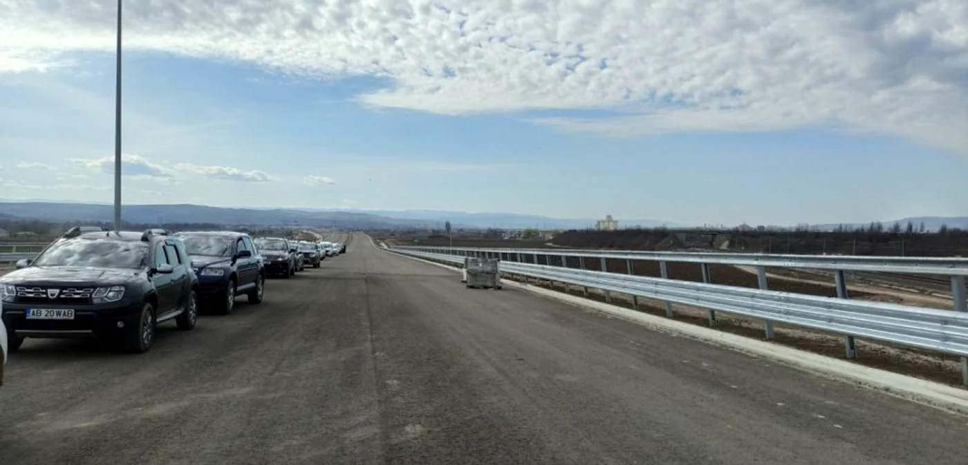 Antreprenorul a turnat primul stat de asfalt pe mai mult de 10 km