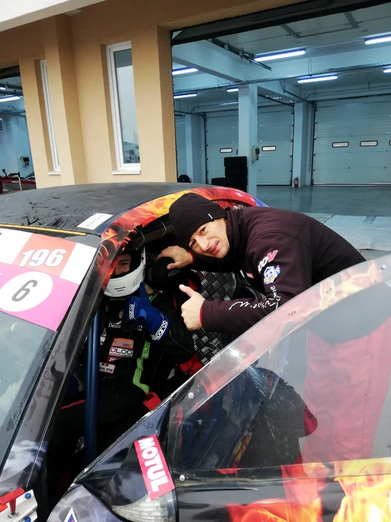 Tatăl a încurajat-o  înainte de cursa-examen