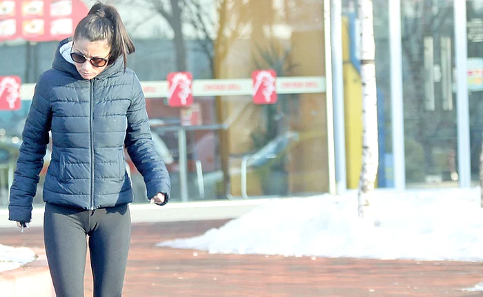 Colanţii Roxanei Vancea, mult prea mulaţi, au intrat “pe unde nu trebuie”Foto: Mihai Ionescu