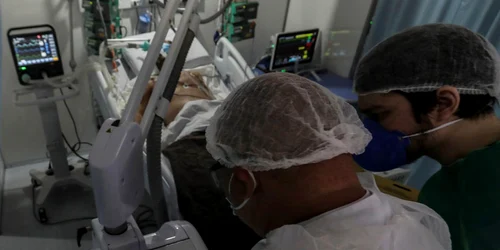 Pacient de COVID-19 in Brazilia FOTO EPA-EFE
