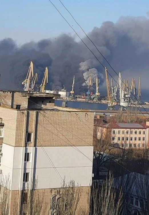 Incendiu puternic în portul Berdiansk Foto Nexta