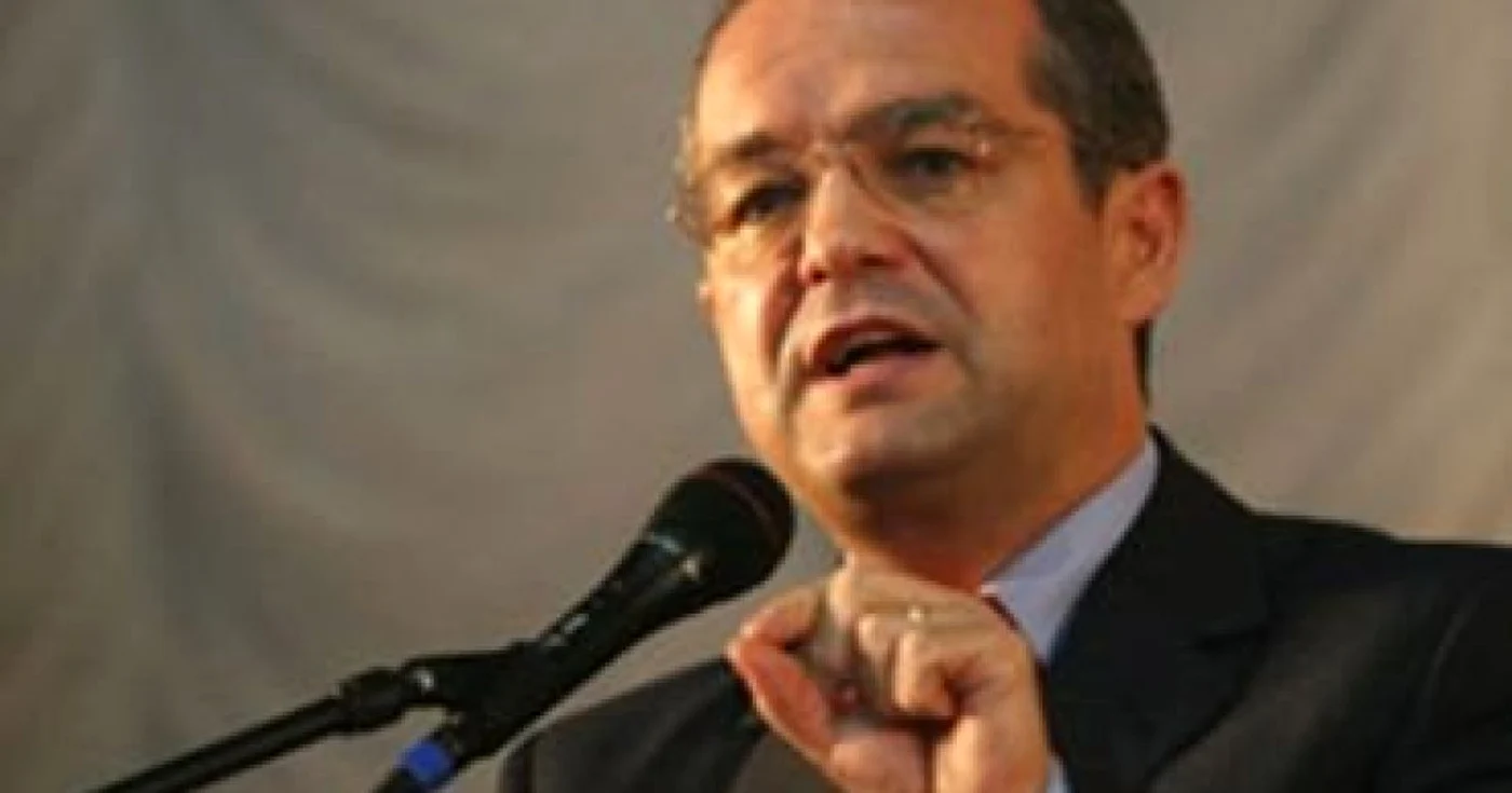 First Romanian Government to fall after 1989 through motion