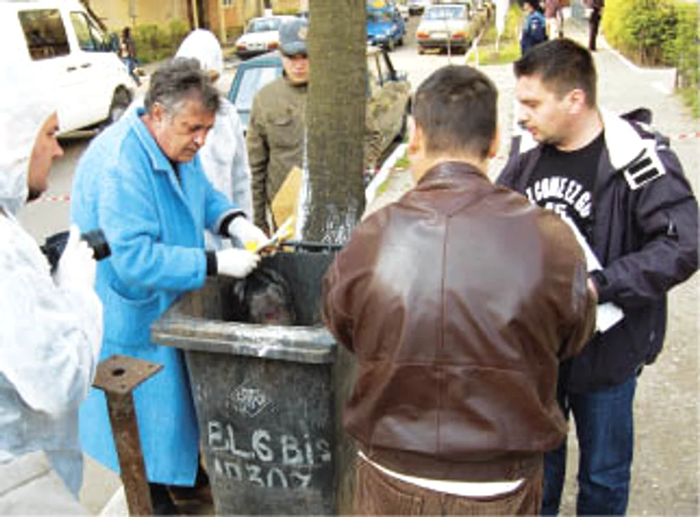 
    Anchetatorii încearcă acum să o găseasccă pe mama nou născutului.  