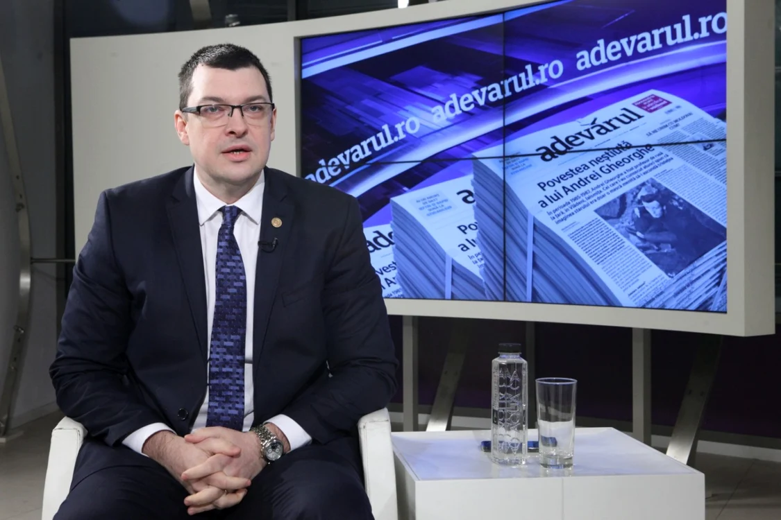 Deputatul Ovidiu Raeţchi este unul dintre reprezentanţii PNL în Comisia specială care a criticat lipsa transparenţei în cadrul Comisiei.