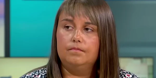Becky Jones, femeia care a urmat 11 ani de tratament pentru cancer, deși nu a avut niciodată această boală png