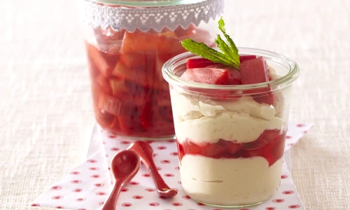 panna cotta cu rubarba coapta jpeg
