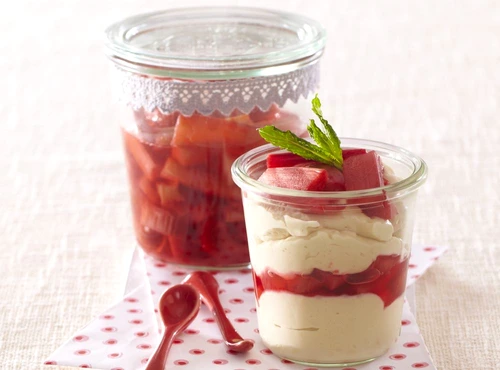 panna cotta cu rubarba coapta jpeg