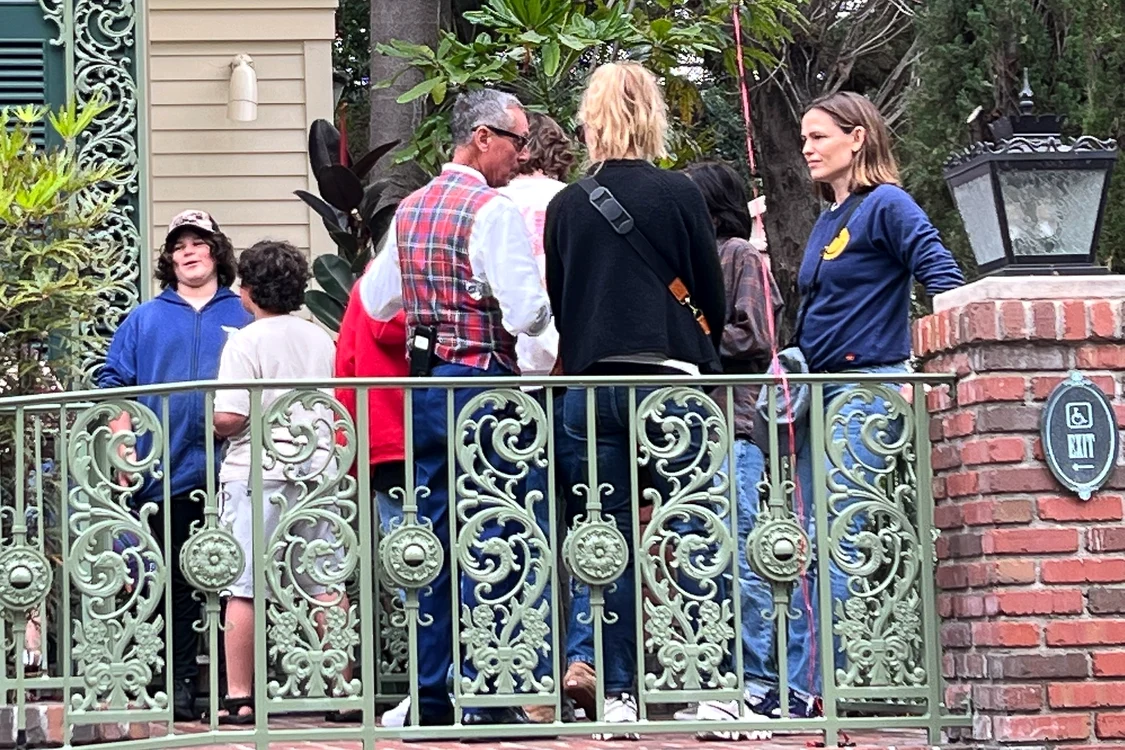Jennifer Garner a dus fetele la Disneyland, Profimedia (4) jpg