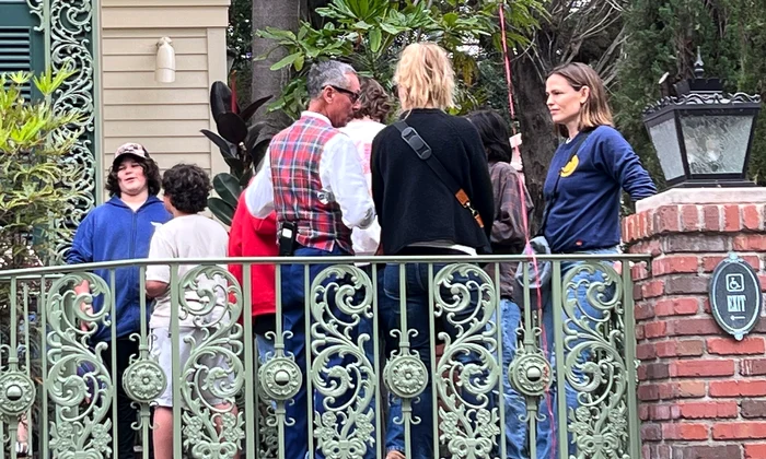 Jennifer Garner a dus fetele la Disneyland, Profimedia (4) jpg