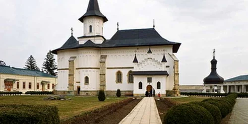 Neamţ: Moaştele Sfântului Teodosie de Brazi ajung astăzi la Roman - Revista presei locale