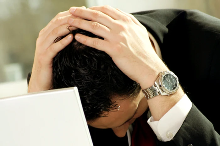 
    Omul a făcut o criză nervoasă din cauza soţiei lui şi a încercat să-şi pună capăt zilelor, injectându-şi insecticid în inimă  