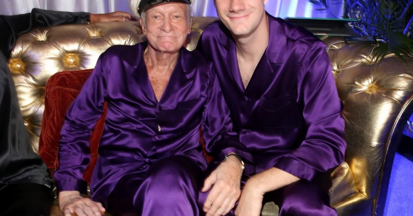 Cooper Hefner (26 de ani), alături de celebrul său tată FOTO Guliver/Getty Images
