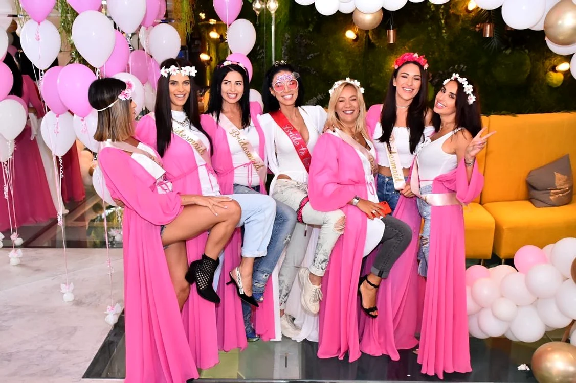 
    Adelina Pestrițu a petrecut alături de prietenele ei Foto Instagram  