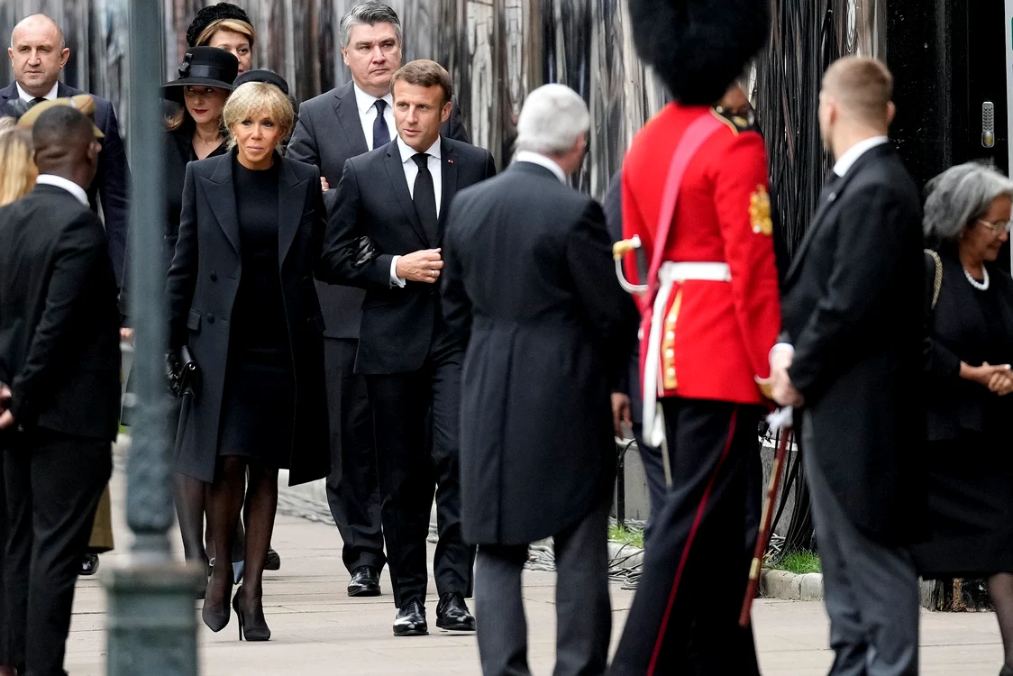 Președintele Franței, Emmanuel  Macron, alături de soția lui, Brigitte