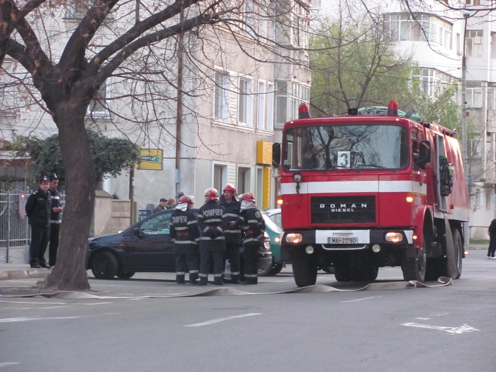 Ameninţarea a fost făcută de un bărbat, prin telefon
