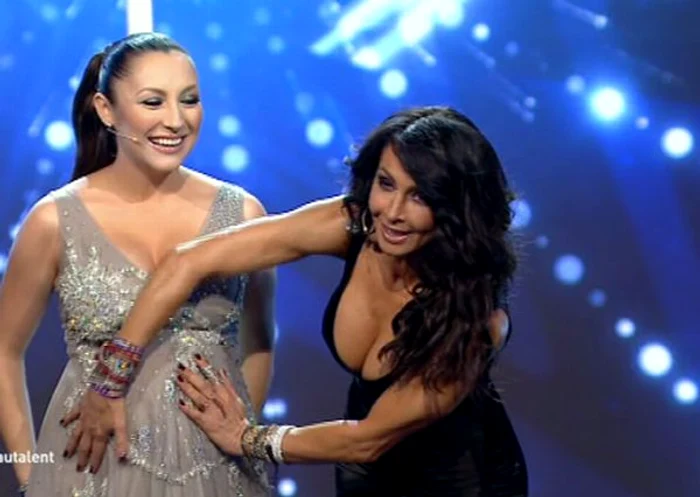 Mihaela Rădulescu i-a pus mâna pe burtică Andrei ca să vină şi la ea barza