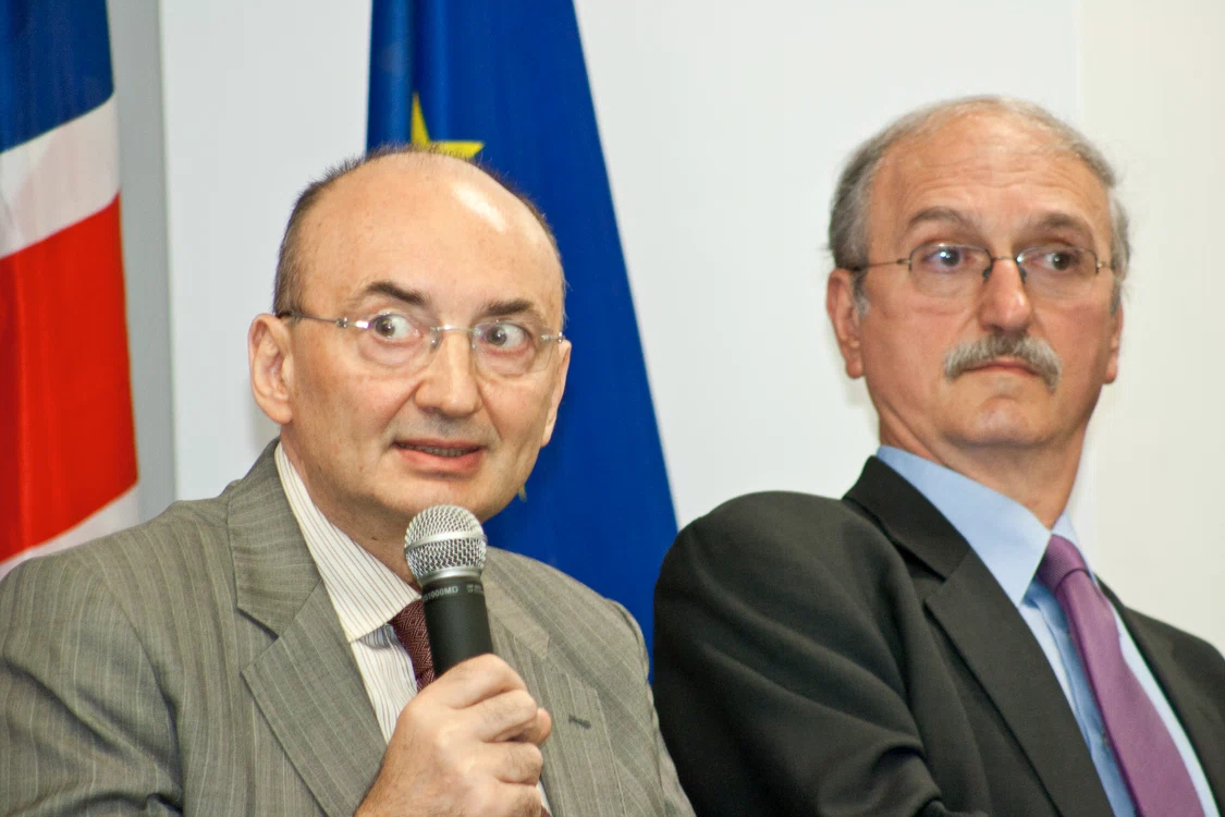 Bani, dar mai ales instituţii de la UE jpeg