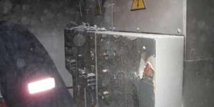 Timişoara: Trei cămine studenţeşti au rămas în beznă după un incendiu la un transformator electric