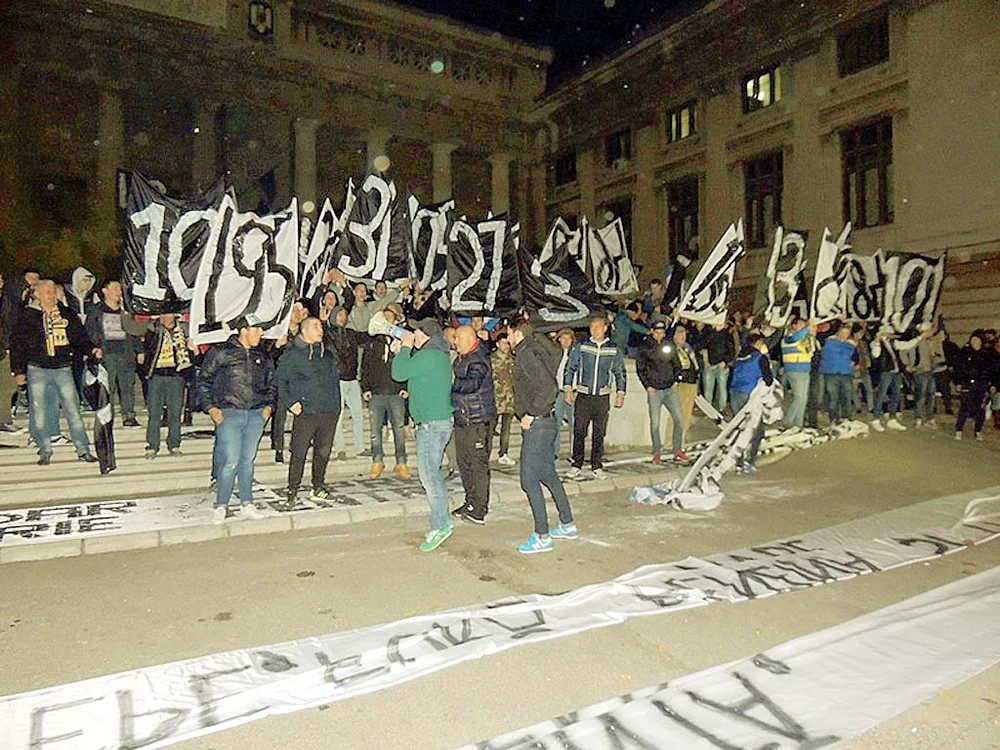 Fanii ploieşteni nu mai suportă situaţia de la echipă