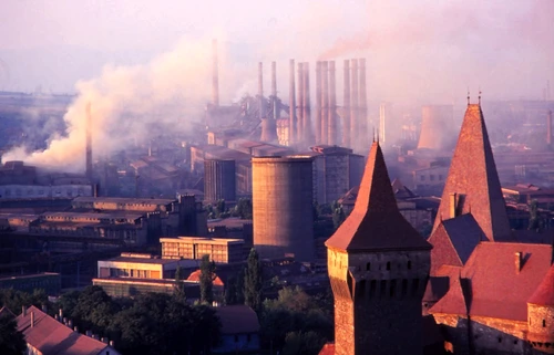 Hunedoara, fotografiată în anul 1997 de Peter de Graaf. Sursa: ramblings.nz