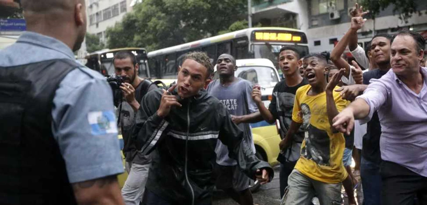 Brazilienii se adună zilnic în marile oraşe pentru a protesta împotriva Cupei Mondiale FOTO Reuters