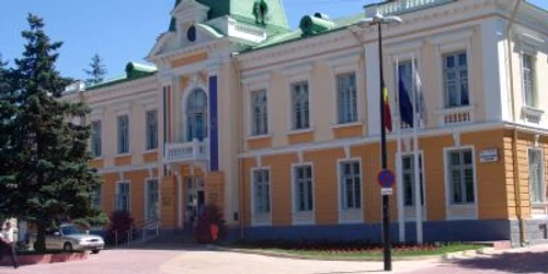 Primăria Râmnicului stinge lumina de „Ora Pământului”