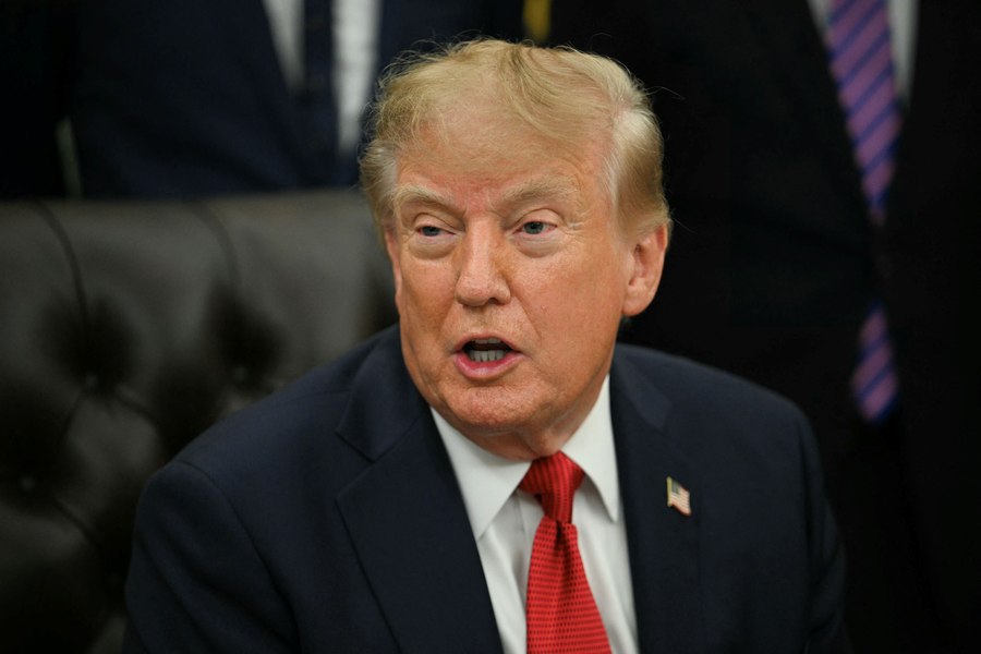 Trump i-a spus unei jurnaliste să tacă, apoi a numit „ridicolă” ideea că femeile guvernează mai bine