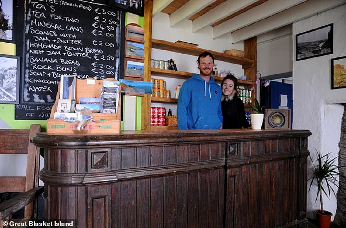 
    Proprietarii insulei, Alice Hayes și  Billy O’Connor, caută cârciumari temerari  