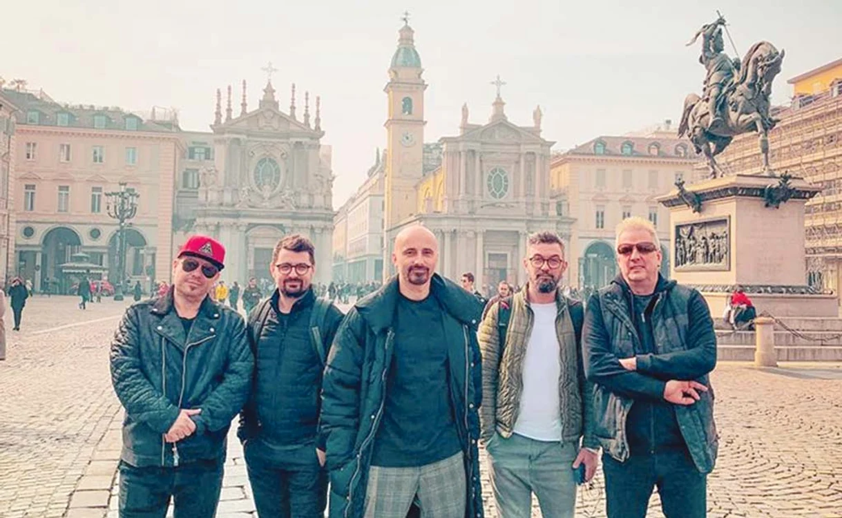 
    Torino. Călin Goia şi trupa Voltaj au susţinut un concert sâmbătă la care au participat peste 10.000 de persoane  
