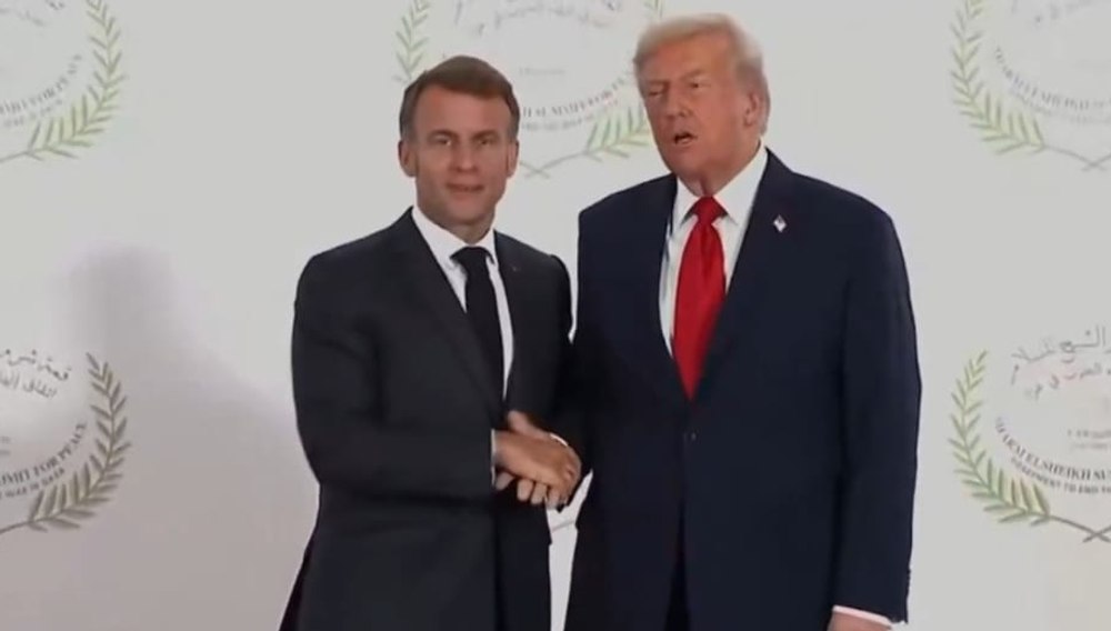 Încleștarea mâinilor dintre Trump şi Macron timp de 26 de secunde a uimit internetul. „S-au angajat într-o luptă de skandenberg”