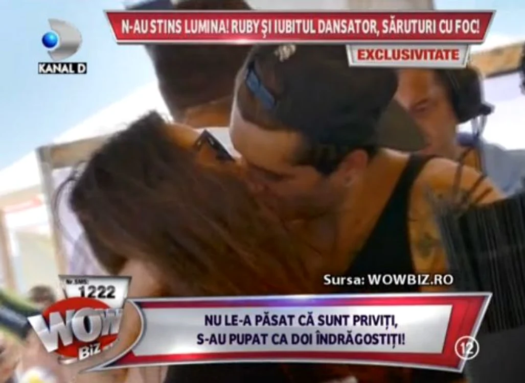 Ruby şi dansatorul ei s-au sărutat fără să se ascundă de ochii lumii (captură: Kanal D)