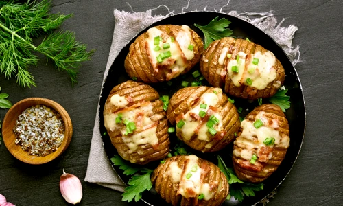 Cartofi cu bacon si branza  Sursa foto shutterstock 777003301 jpg