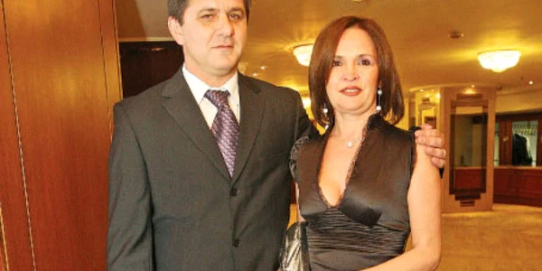 Marius Lăcătuş nu ia nicio decizie fără să se consulte cu soţia sa, Mariana  