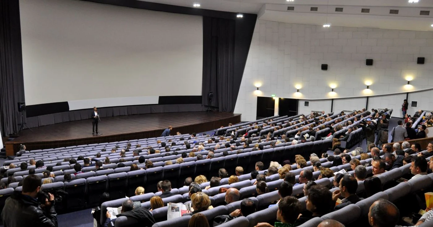 Deschiderea oficială a avut loc la Cinema "Florin Piersic"