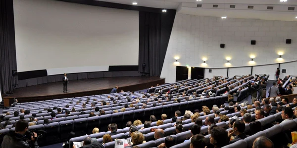 Deschiderea oficială a avut loc la Cinema "Florin Piersic"